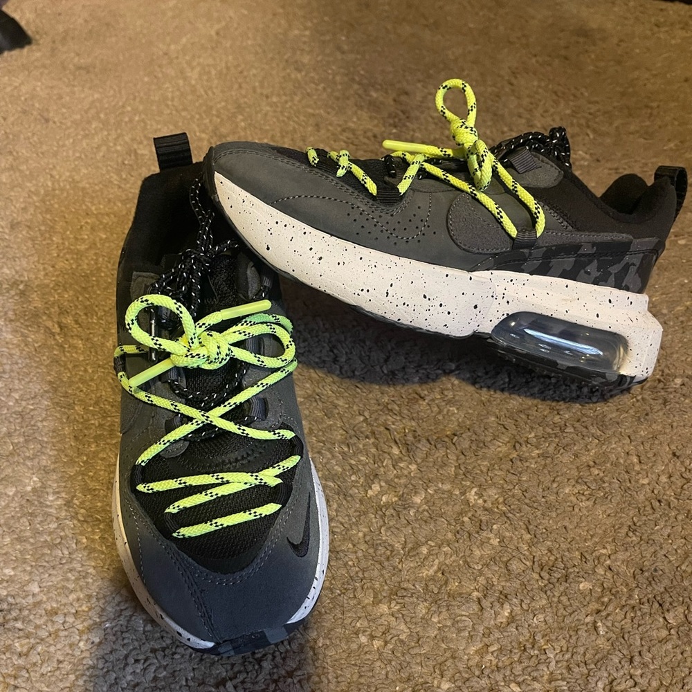 Womens Nike size 5 Air Max ‘Viva’